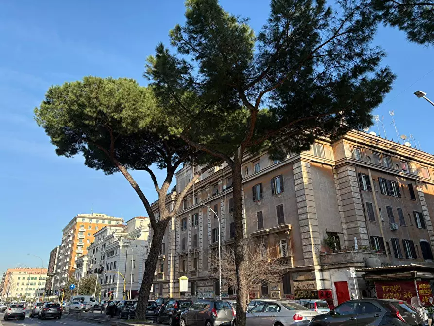 Immagine 1 di Appartamento in vendita  in via appia nuova 400 a Roma