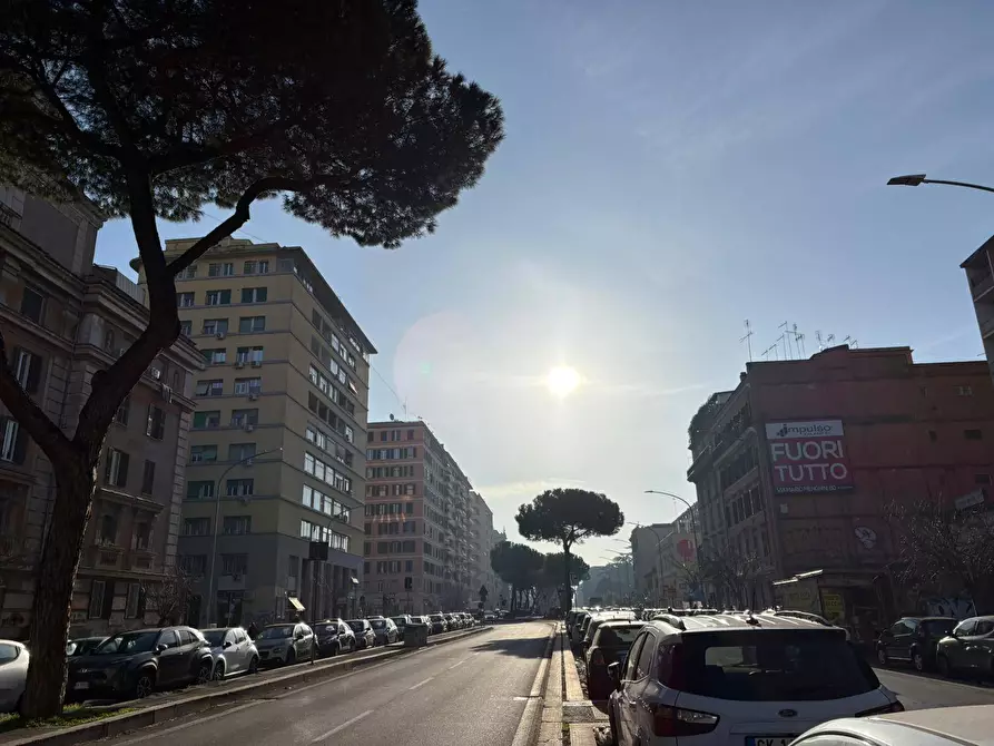 Immagine 17 di Appartamento in vendita  in via appia nuova 400 a Roma