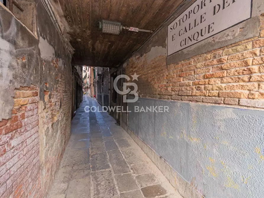 Immagine 28 di Appartamento in vendita  in Calle San Polo - Cinque 631a a Venezia