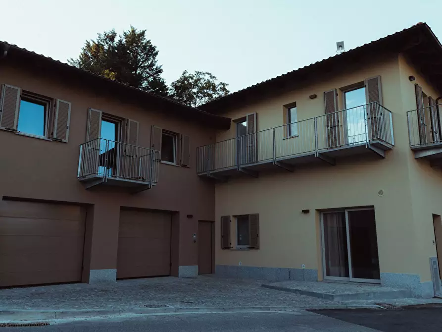 Immagine 2 di Palazzo in vendita  in Via Montà a Monforte D'alba