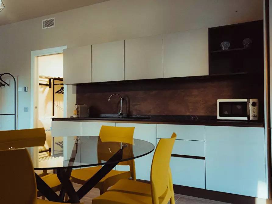 Immagine 6 di Palazzo in vendita  in Via Montà a Monforte D'alba