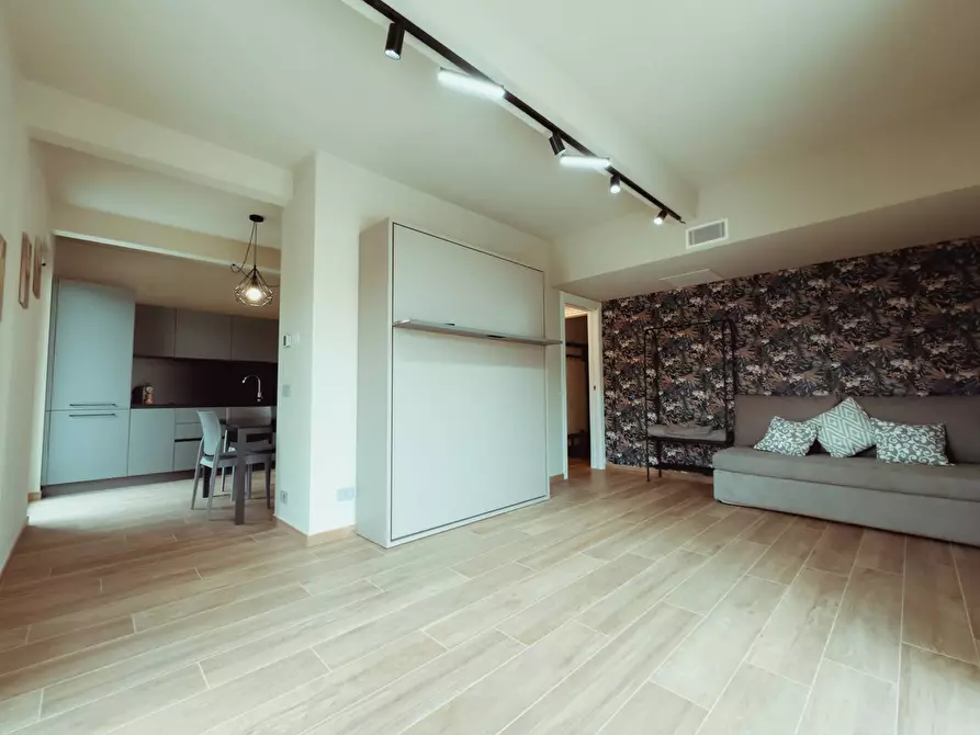 Immagine 8 di Palazzo in vendita  in Via Montà a Monforte D'alba