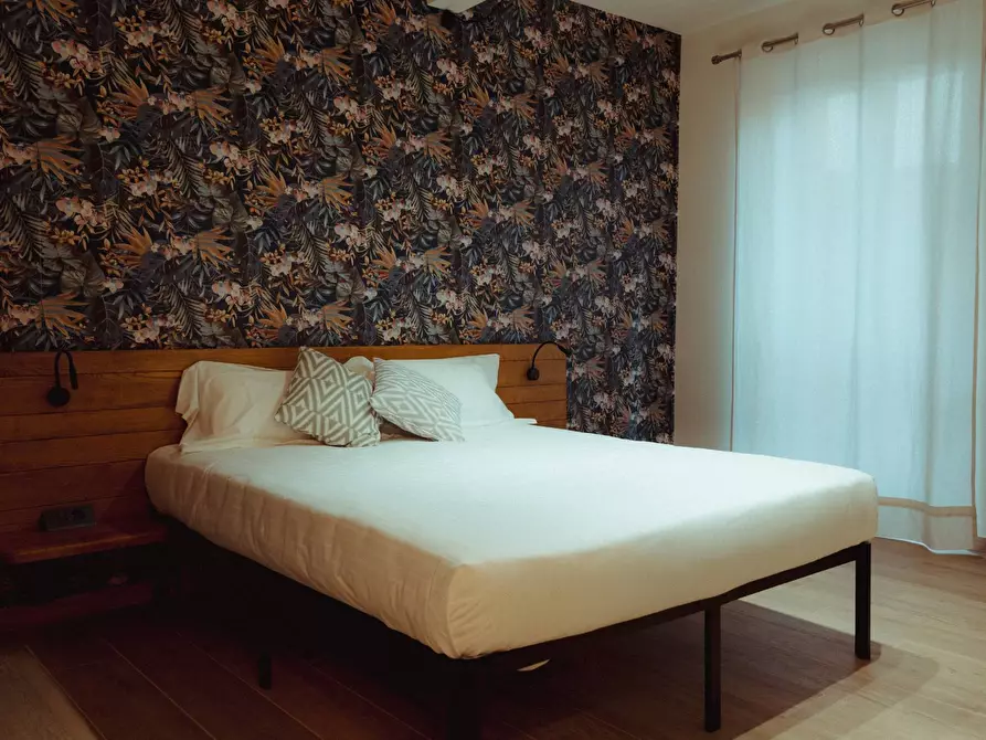 Immagine 9 di Palazzo in vendita  in Via Montà a Monforte D'alba