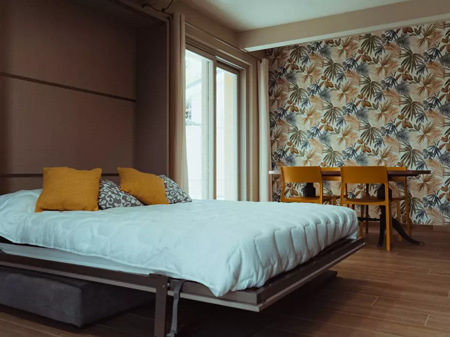 Immagine 13 di Palazzo in vendita  in Via Montà a Monforte D'alba