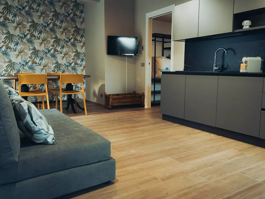 Immagine 14 di Palazzo in vendita  in Via Montà a Monforte D'alba