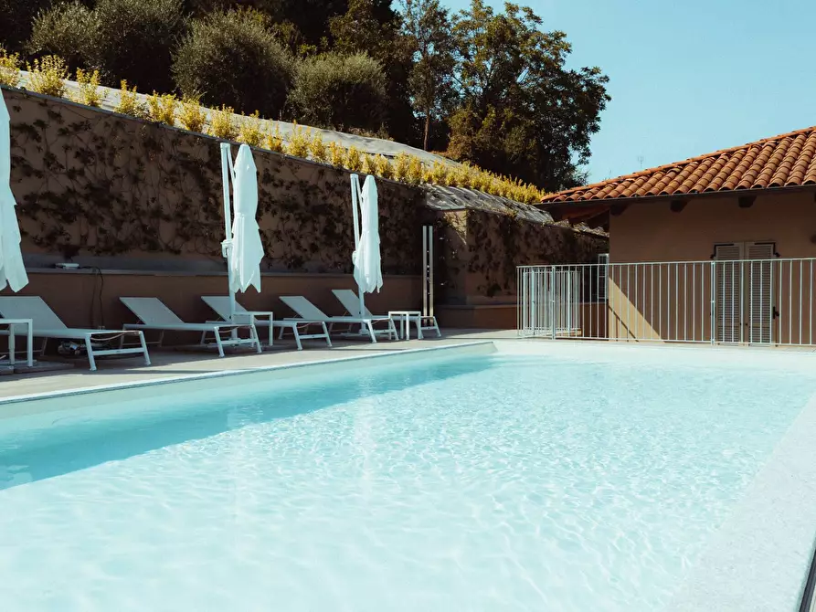 Immagine 17 di Palazzo in vendita  in Via Montà a Monforte D'alba