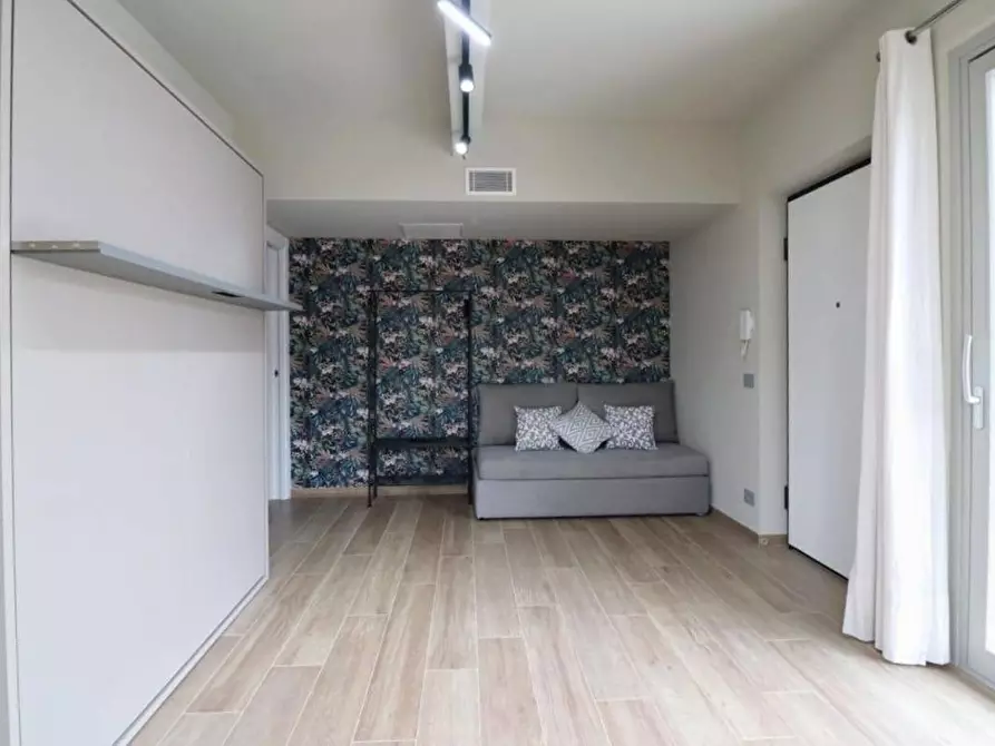 Immagine 27 di Palazzo in vendita  in Via Montà a Monforte D'alba