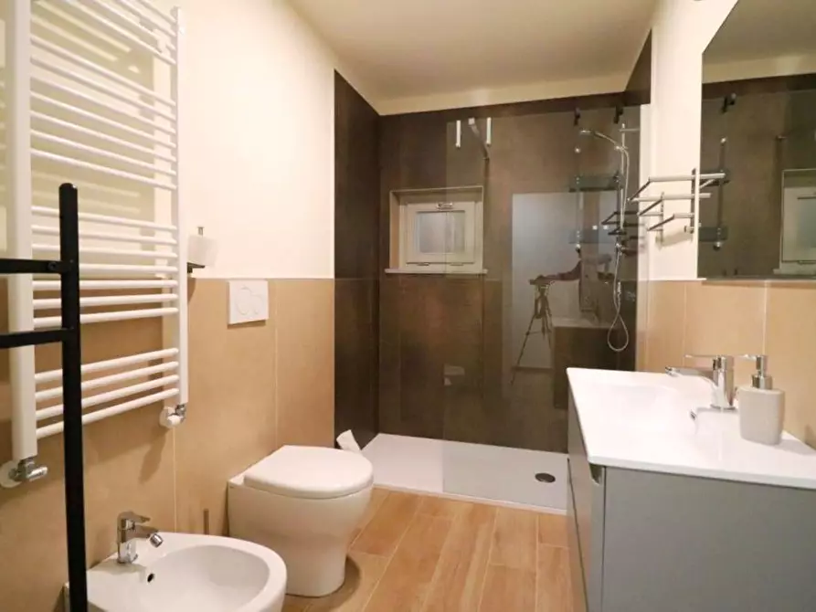 Immagine 32 di Palazzo in vendita  in Via Montà a Monforte D'alba