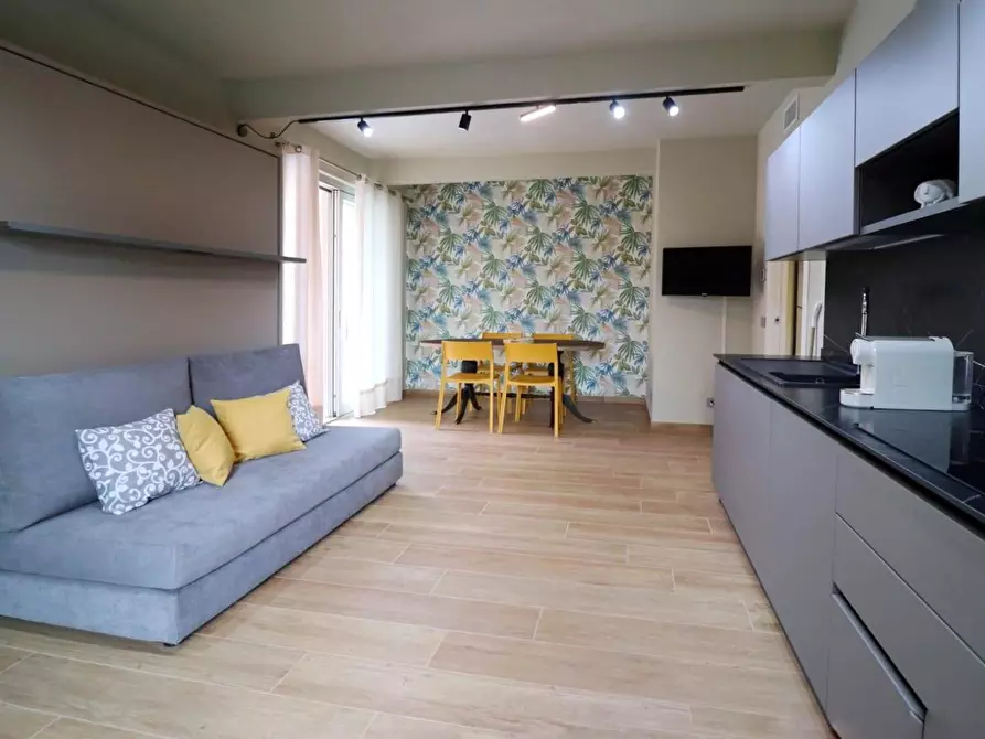 Immagine 36 di Palazzo in vendita  in Via Montà a Monforte D'alba