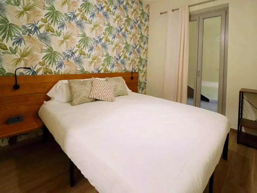 Immagine 37 di Palazzo in vendita  in Via Montà a Monforte D'alba