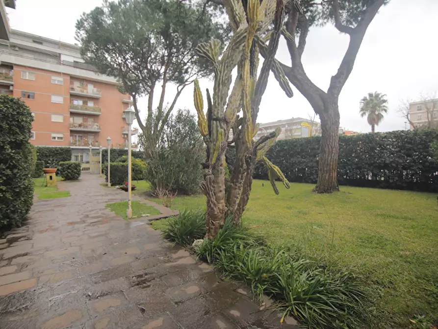 Immagine 2 di Attico in vendita  in Via Danilo Stiepovich 180 a Roma