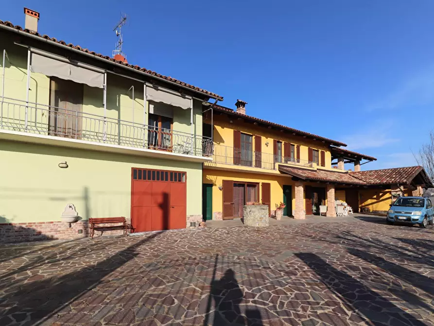 Immagine 1 di Villa in vendita  in Località riviera a Monforte D'alba