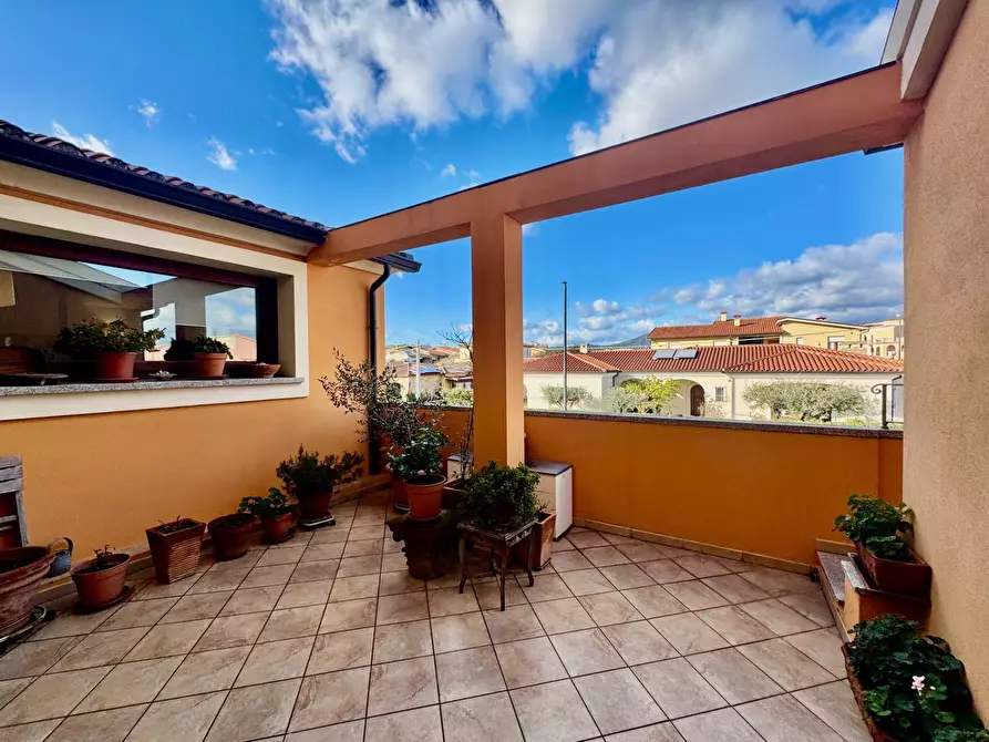 Immagine 3 di Casa indipendente in vendita  in Via Gran Sasso 45 a Olbia