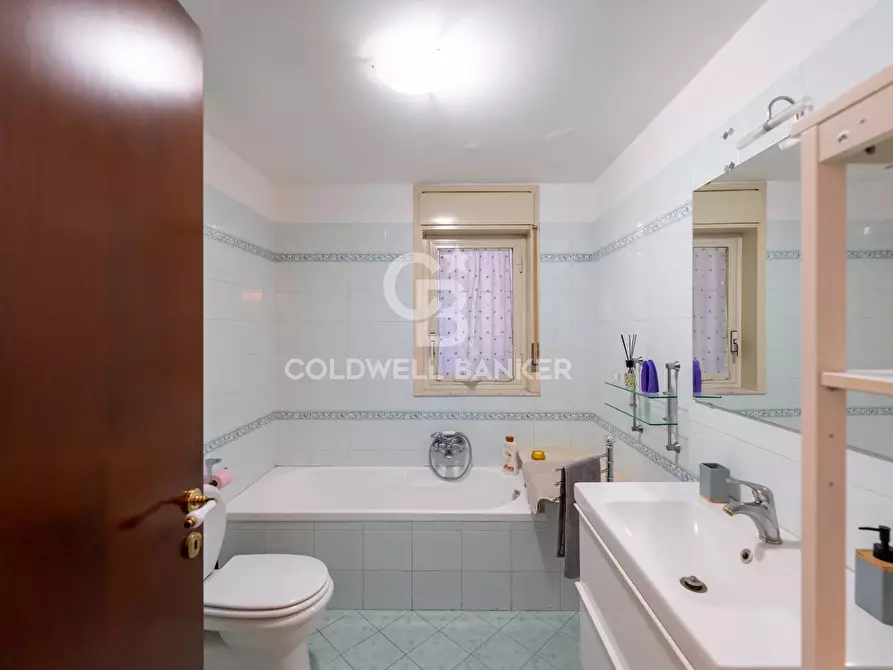 Immagine 10 di Appartamento in vendita  in Via Santa Rosa Da Lima 12 a Catania