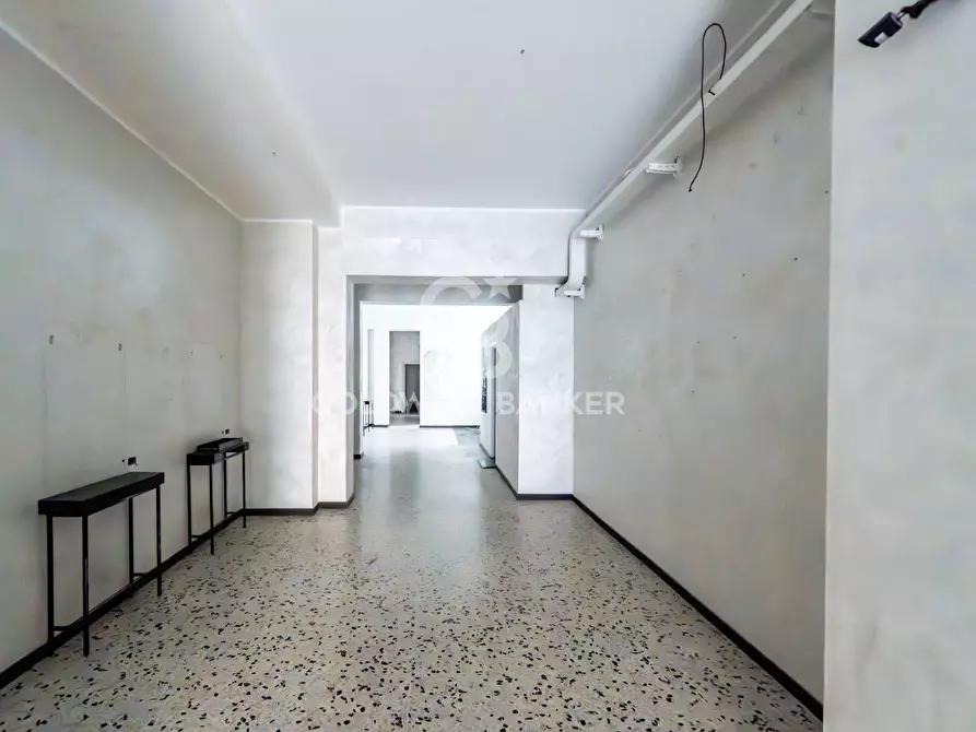 Immagine 3 di Locale commerciale in affitto  a Acireale