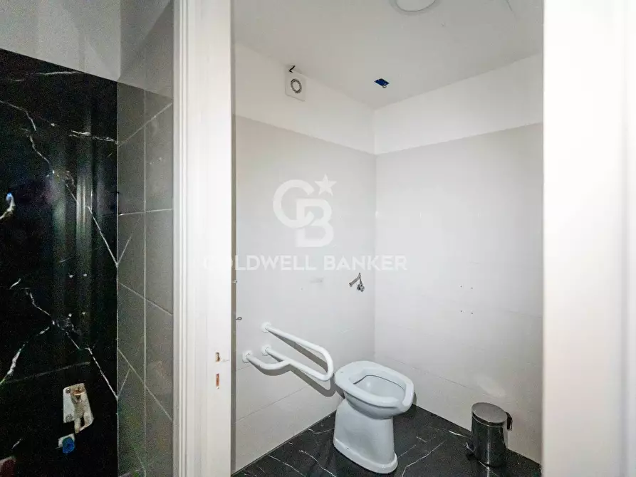 Immagine 7 di Locale commerciale in affitto  a Acireale