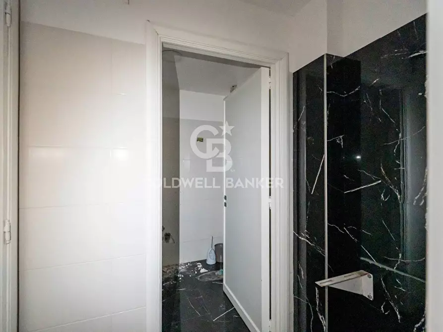 Immagine 8 di Locale commerciale in affitto  a Acireale