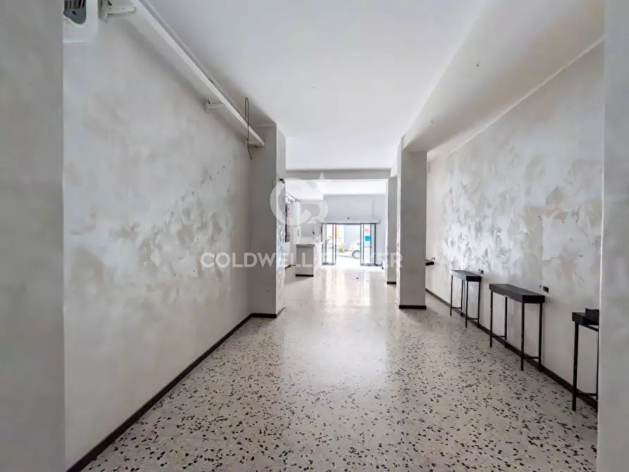 Immagine 18 di Locale commerciale in affitto  a Acireale