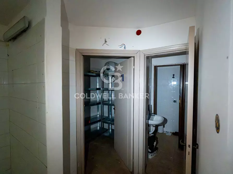 Immagine 12 di Locale commerciale in affitto  in Corso Savoia 85 a Acireale