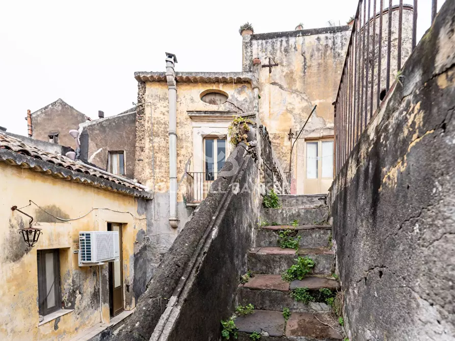 Immagine 15 di Villa in vendita  in via Carpinati 82 a Acireale