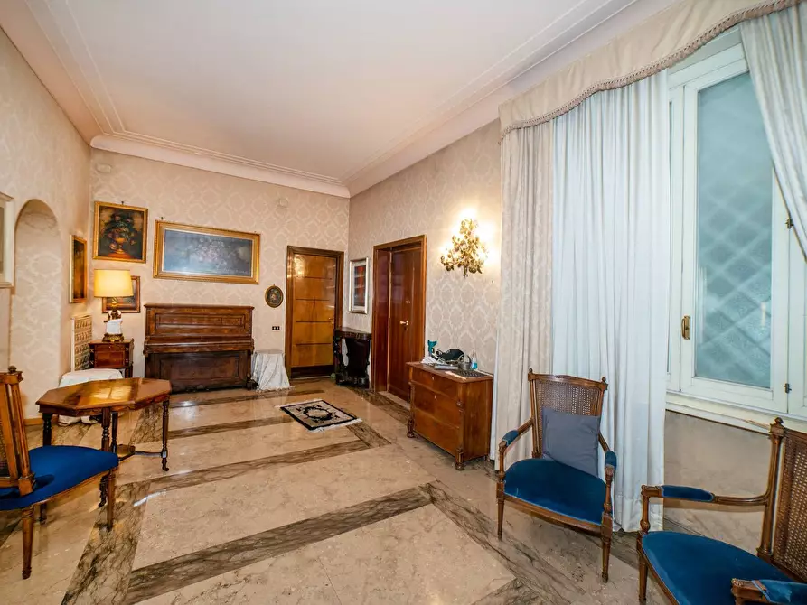 Immagine 12 di Appartamento in vendita  in Via Dei Monti Parioli 48 a Roma