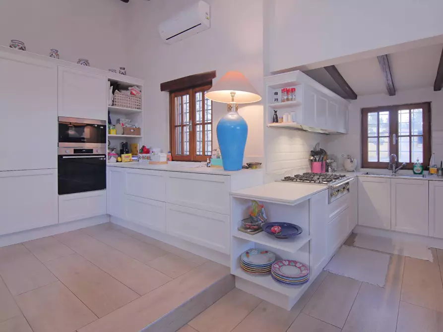 Immagine 23 di Villa in vendita  in via Feruccio Fratini 1 a Sacrofano