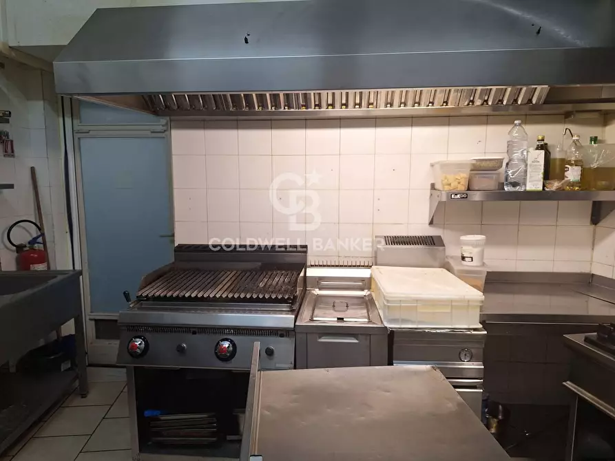 Immagine 7 di Attività commerciale in vendita  in Via Savoia 33/35 a Aci Castello