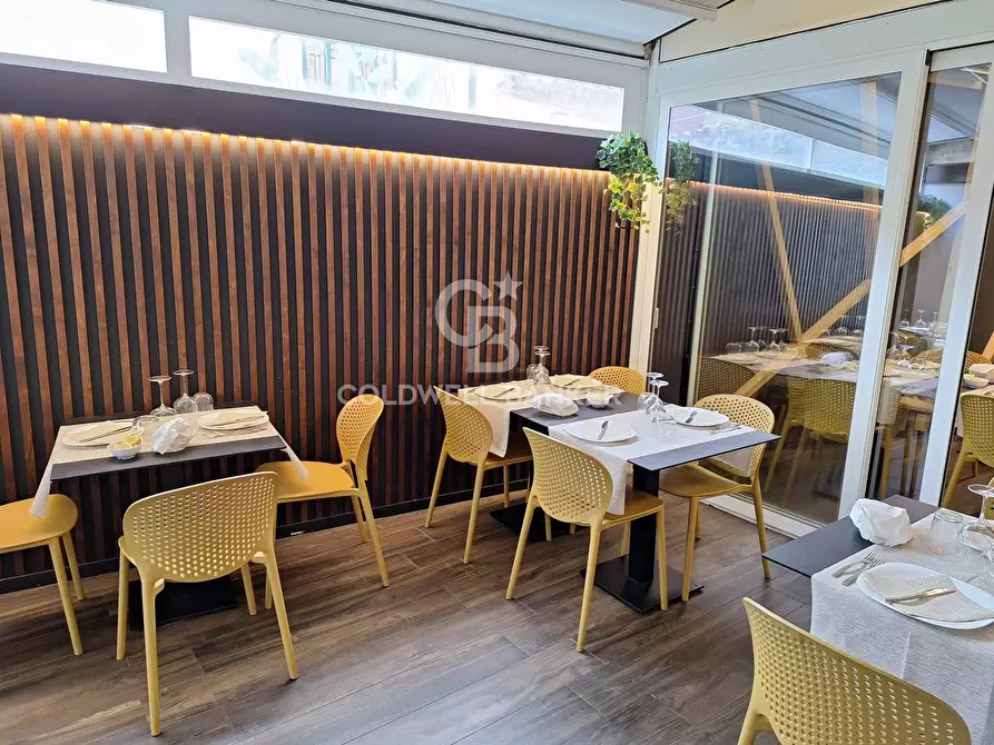 Immagine 5 di Attività commerciale in vendita  in Via Savoia 33/35 a Aci Castello