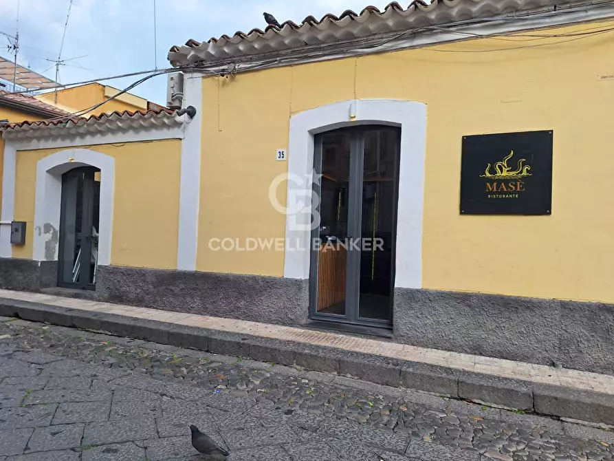 Immagine 6 di Attività commerciale in vendita  in Via Savoia 33/35 a Aci Castello