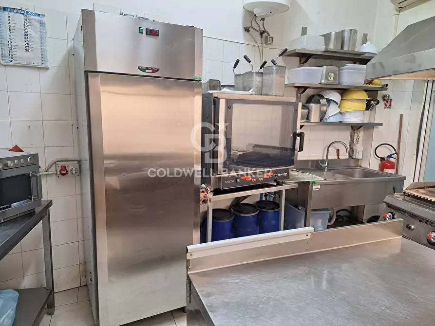 Immagine 8 di Attività commerciale in vendita  in Via Savoia 33/35 a Aci Castello