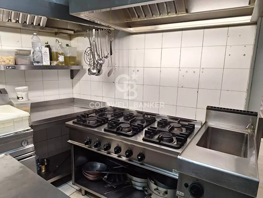 Immagine 9 di Attività commerciale in vendita  in Via Savoia 33/35 a Aci Castello