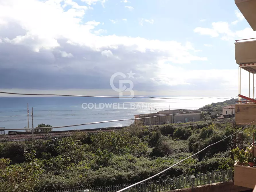 Immagine 1 di Appartamento in vendita  in Piazza San Giovanni Battista De La Salle 22 a Acireale