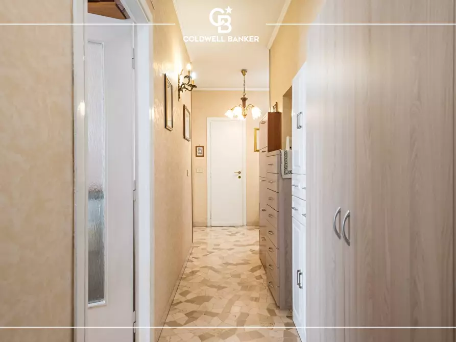 Immagine 2 di Appartamento in vendita  in Via Tuscolana 851 a Roma