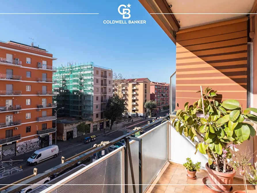 Immagine 6 di Appartamento in vendita  in Via Tuscolana 851 a Roma