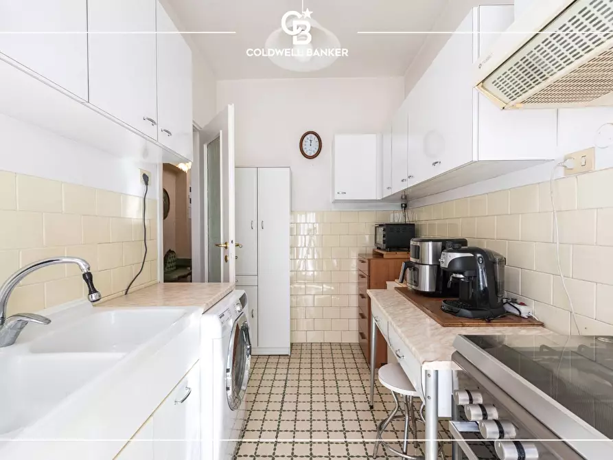 Immagine 12 di Appartamento in vendita  in Via Tuscolana 851 a Roma