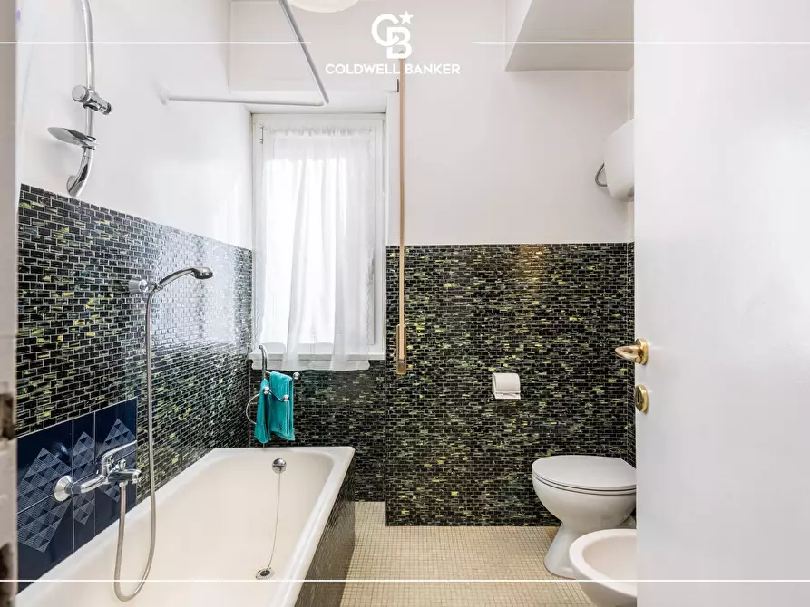 Immagine 17 di Appartamento in vendita  in Via Tuscolana 851 a Roma