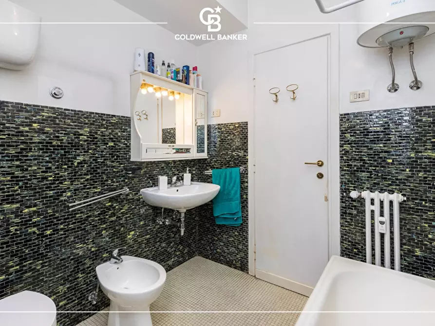 Immagine 18 di Appartamento in vendita  in Via Tuscolana 851 a Roma