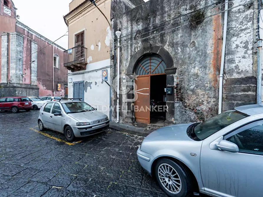 Immagine 10 di Villa in vendita  in Via Ospedale 4/6 a Aci Catena