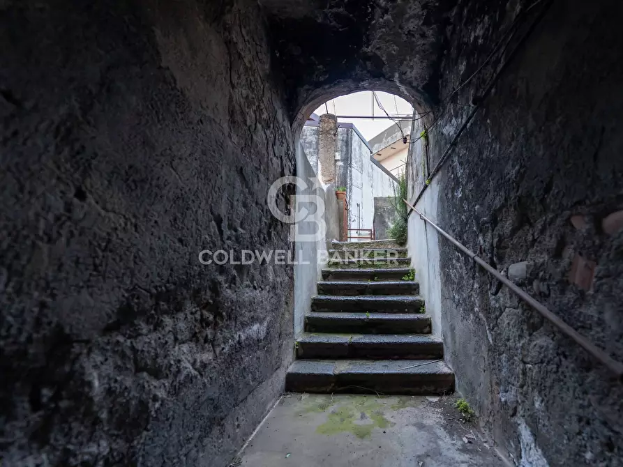 Immagine 9 di Villa in vendita  in Via Ospedale 4/6 a Aci Catena