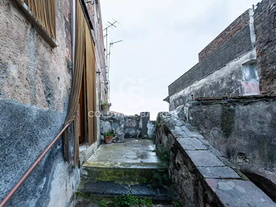 Immagine 6 di Villa in vendita  in Via Ospedale 4/6 a Aci Catena