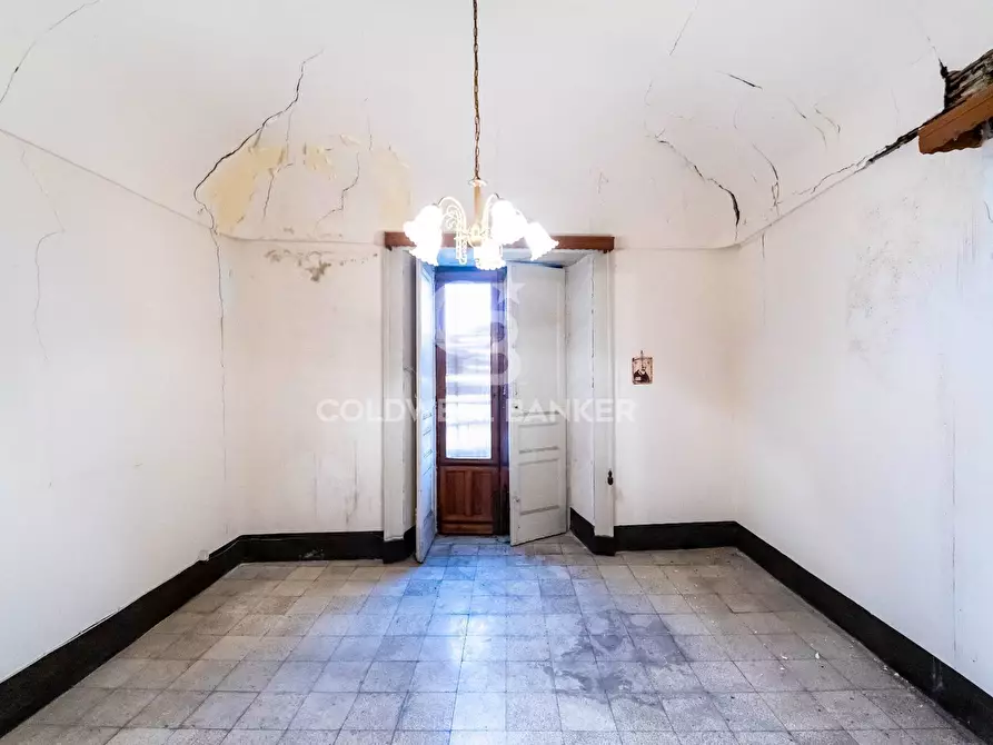 Immagine 18 di Villa in vendita  in Via Ospedale 4/6 a Aci Catena