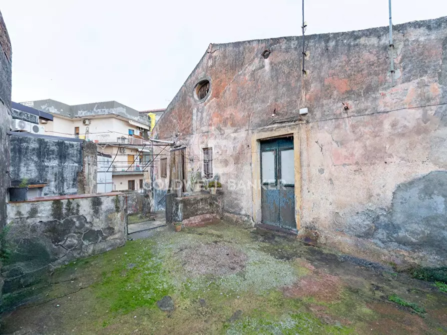 Immagine 3 di Villa in vendita  in Via Ospedale 4/6 a Aci Catena