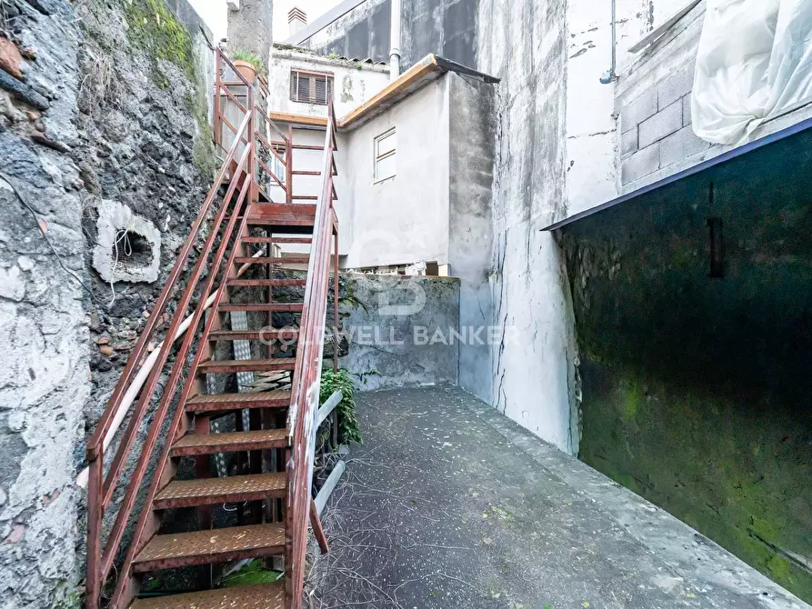 Immagine 26 di Villa in vendita  in Via Ospedale 4/6 a Aci Catena