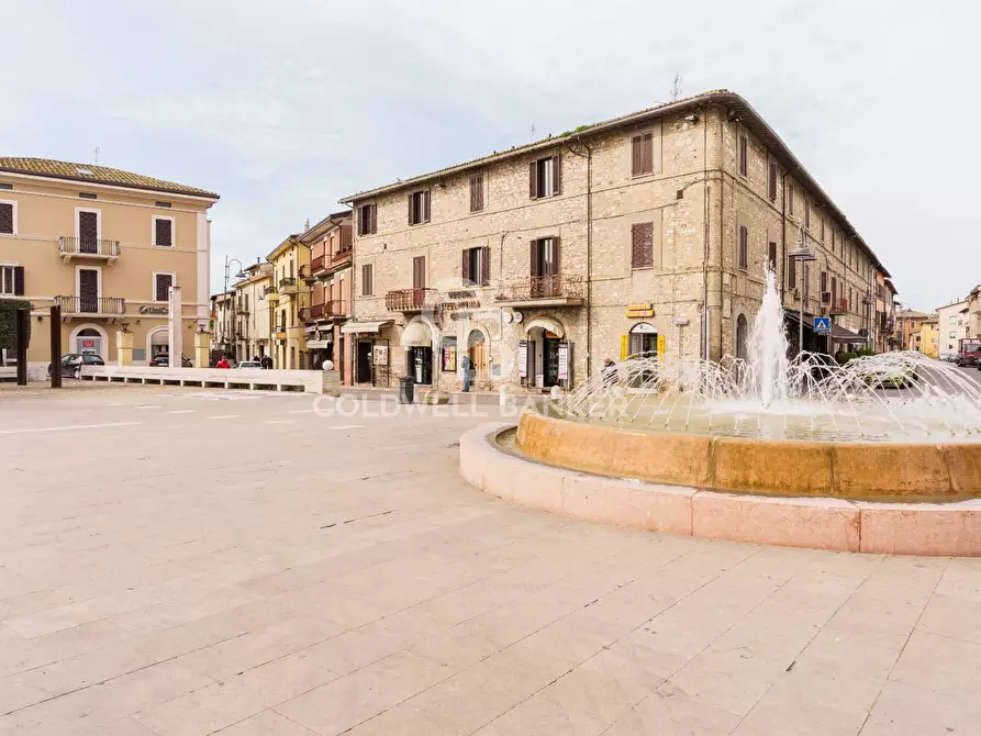 Immagine 4 di Negozio in affitto  in Piazza Garibaldi 23 a Assisi