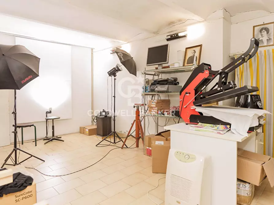 Immagine 9 di Negozio in affitto  in Piazza Garibaldi 23 a Assisi