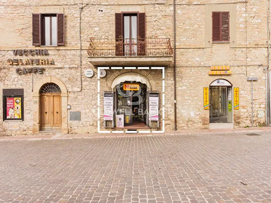 Immagine 3 di Negozio in affitto  in Piazza Garibaldi 23 a Assisi