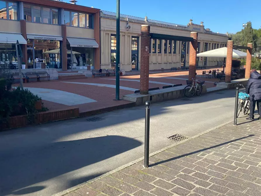 Immagine 1 di Negozio in vendita  in piazza del mercato 11 a Cattolica