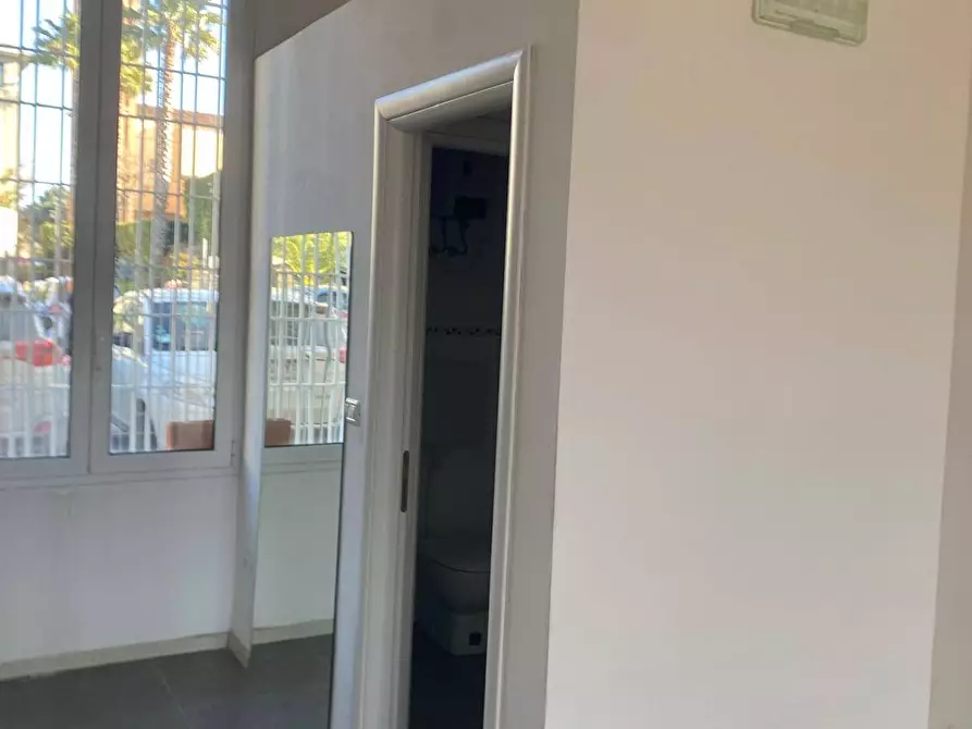 Immagine 3 di Negozio in vendita  in piazza del mercato 11 a Cattolica