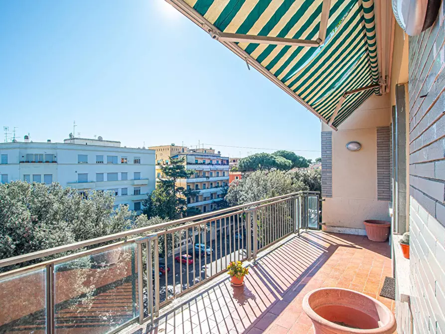 Immagine 1 di Appartamento in vendita  in Viale di Villa massimo 37 a Roma