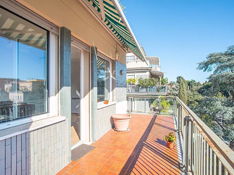 Immagine 2 di Appartamento in vendita  in Viale di Villa massimo 37 a Roma